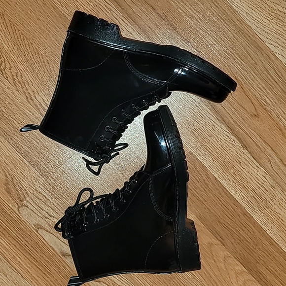 Michael Michael Kors Tavie combat rain boots. Size 7 - Picture 2 of 7